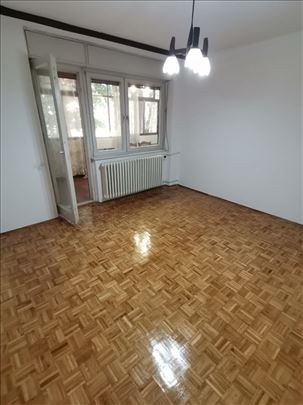 Dvosoban renoviran stan,Janka Čmelika-66m2-320e
