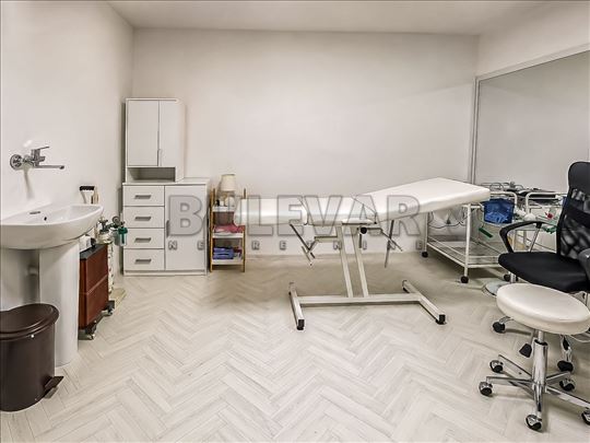 Izdaje se poslovni prostor 120m2 u blizini Gradske