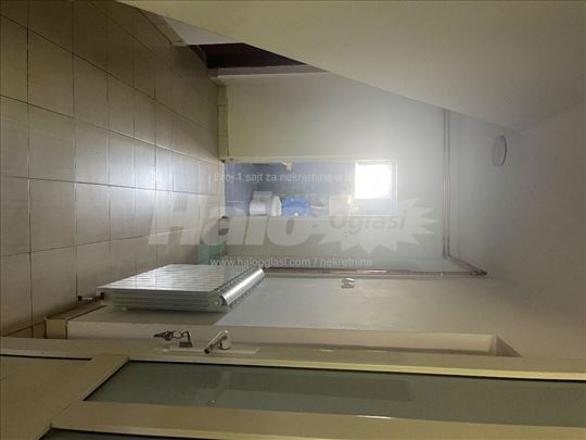 Izdajem stan 90m2