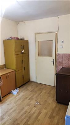 Na prodaju stan u centru Brusa