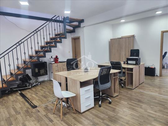 Poslovni prostor 130 m² – kod Fiat-a
