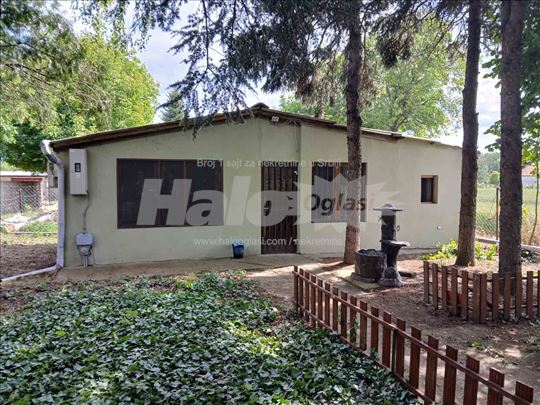 Renovirana kuća, 10ari, gradjevinsko zemljište