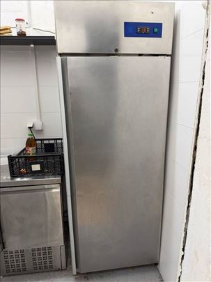 Vertikalni rashladni orman (frižider), inox