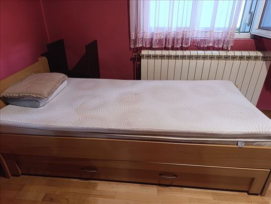 Dva ista kreveta sa fijokama