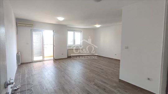 Komforan dvoiposoban stan 71m2 u lepom delu Centra