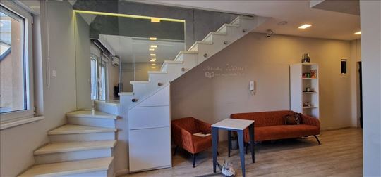 Moderan 4.5 dupleks kod Đeram pijace, Pećska 118m2