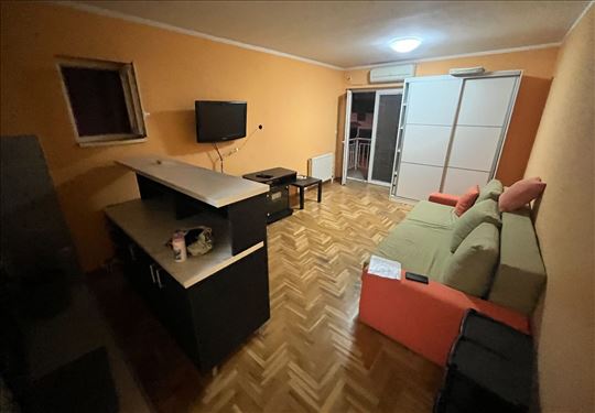Potpuno opremljena garsonjera na prodaju