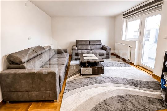 Prelep lux 2.5 stan, 65m2, sa pripadajućim dvorišt