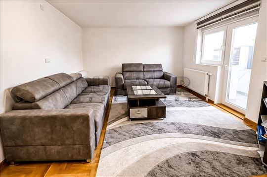 Prelep lux 2.5 stan, 65m2, sa pripadajućim dvorišt