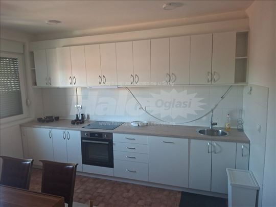 ЦЕНТАР ПРОКУПЉА - Реновиран стан 63 m² са гаражом