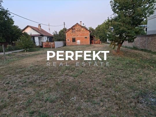 Karaula, spratna kuća 124m2 na 6 ari placa