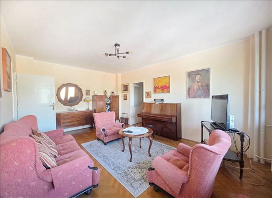 Trosoban stan, 80 m2, namešten, Paliluska pijaca