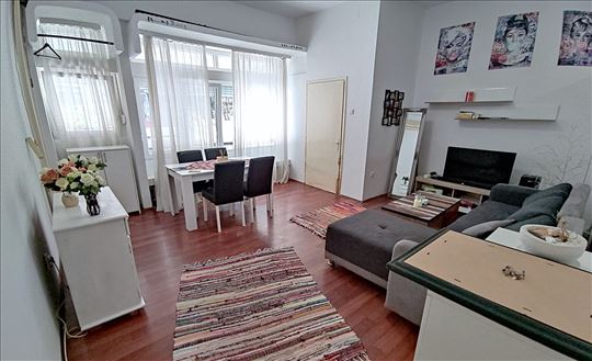 Banjica, namešten, renoviran, odmah useljiv ..