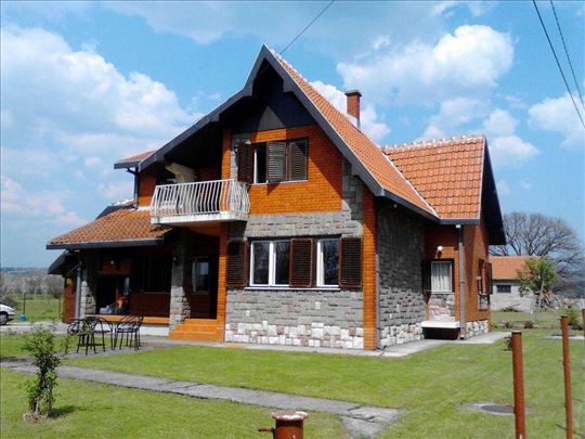 Čačak, Preljina 240m2 30 ari plac