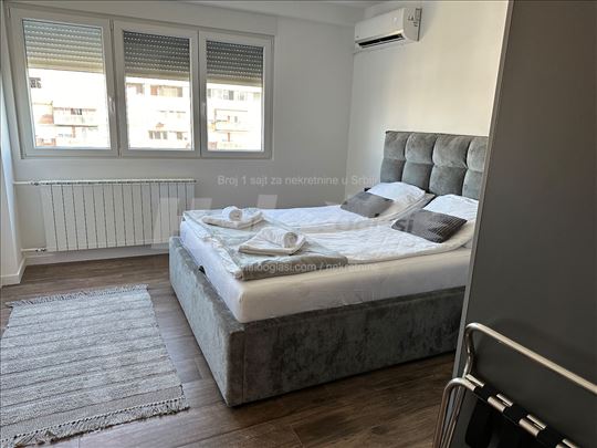 Renoviran stan, Novi Beograd, Hotel Jugoslavija