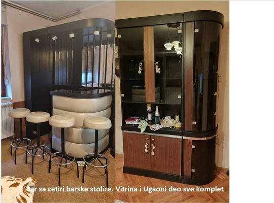 Bar cetiri stolice.,Vitrina i Ugaona Vitrina