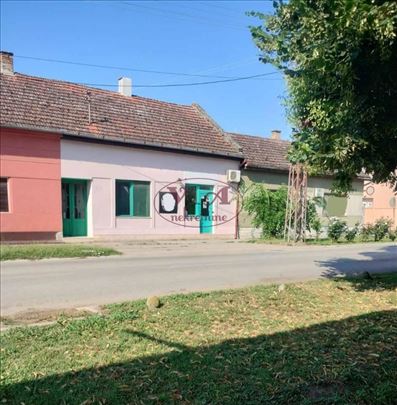 Bečej, Centar, Odlična kuća sa lokalom sa lepim dv