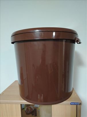 Kante sa poklopcima 30 litara.