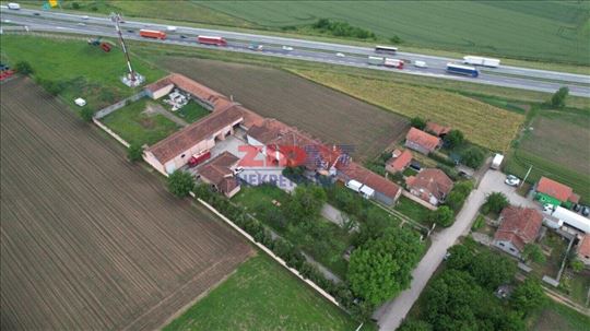 Novi Banovci poslovni prostor uz autoput sa kružni