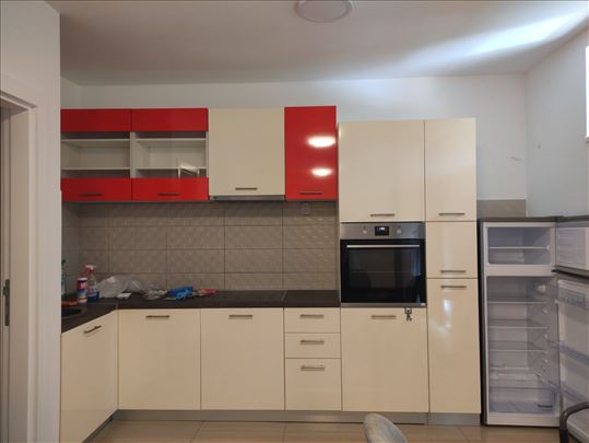 Porodičan četvorosoban polunamešten stan u Žičkoj