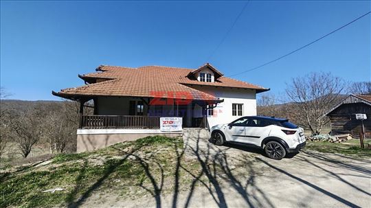 Prelepa kuća u prelepom kraju sa bazenom uknjižena