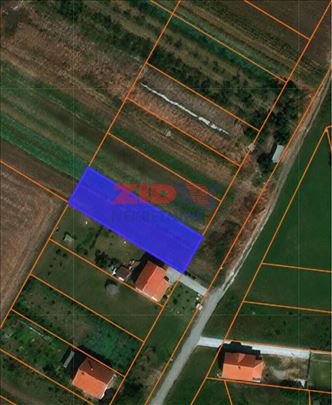 Ugrinovci građevinsko zemljište 7,49 ari, voda na