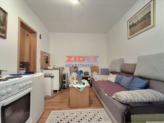 Uknjižena garsonjera u novijoj zgradi u Zemunu