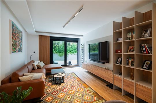 Voždovac, sa dvorištem 47m2, garaža, ID 25980