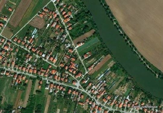 Bečmen - 17.5 ari, prilaz jezeru, građev zemljište