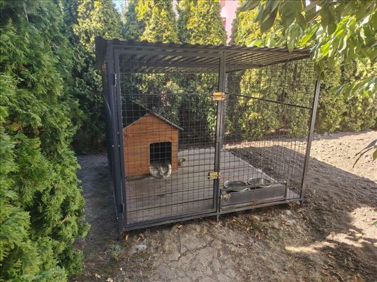 Boks za pse u odličnom stanju upola cene