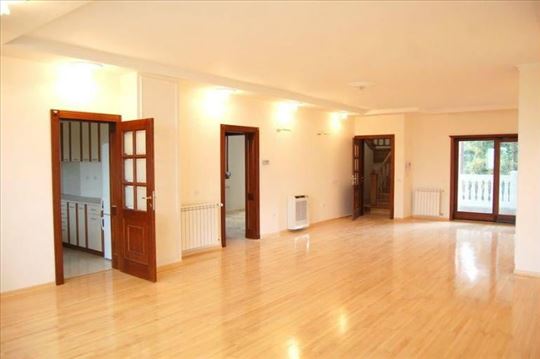 Izdaje se duplex u vili na Dedinju ID#817723