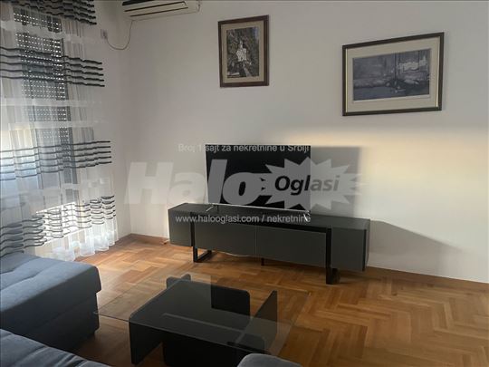 Izdajem Namesten Stan u Vojvode Stepe kod fona