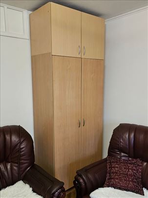 Odlican ormar, vrlo funkcionalan, povoljno