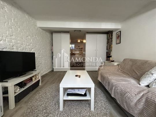 Prodaja stana, namešten, uknjižen, Zemun ID#324