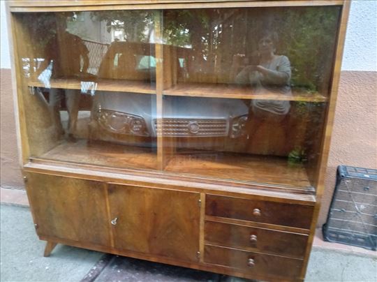Prodaja stare vitrine od kuvane bukve