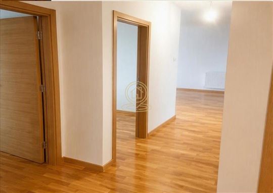 Prodaje se moderan dvoiposoban stan u novogradnji,