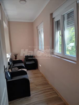 Prodaje se stan 78m2 + garaža, podrum,uknjižen 1/1