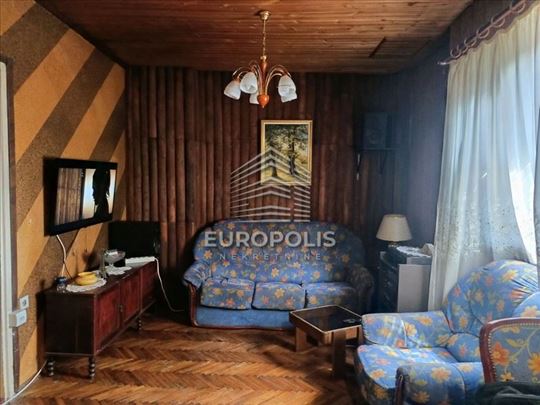 Autokomanda, 2 jedinice, kuća i dvorište