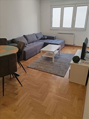 Bulevar JNA, izdaje se 3.0 kompletno namešten stan