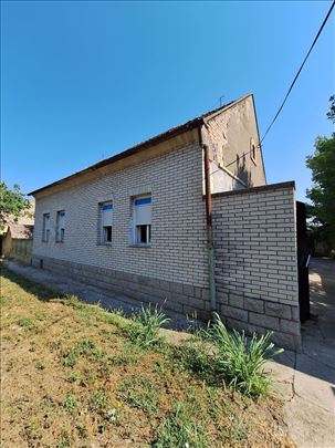 Dobar plac sa kućom