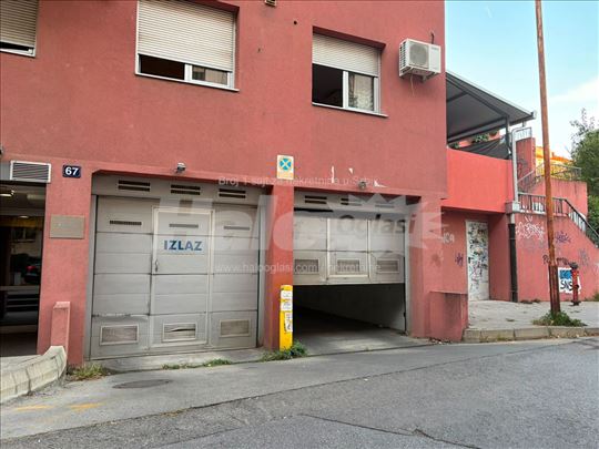 Garažno mesto 15 m² – Banovo brdo, kod Maxija