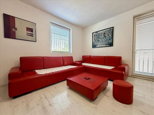 Izdaje se funkcionalan stan 30 m² na Karaburmi – i