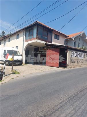 Izdaje se magacin, MML pored autoputa