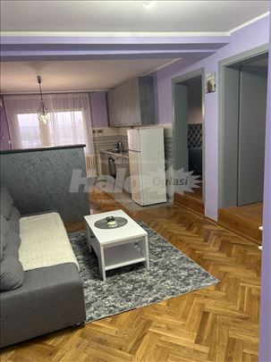 Izdajem 2.5 stan od 53m2 na duzi period