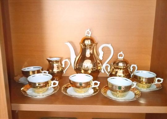 Luksuzan pozlaćeni porcelanski servis za kafu/čaj