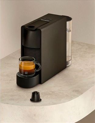 Nespresso aparat za kafu , nov , ne otpakovan