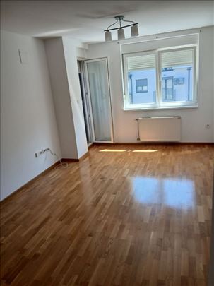 Odličan jednoiposoban stan na Podbari