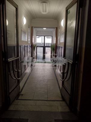 POSLOVNI prostor ili stan u strogom centru