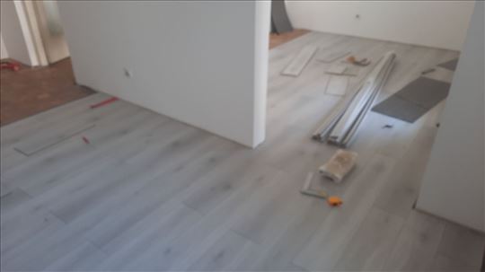Postavljam laminata i sve lajsne
