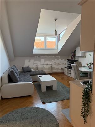 Skupstina, Atelje 212 prelep stan